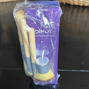DIMOT primer with SPF and 4 Makeup Brush Set